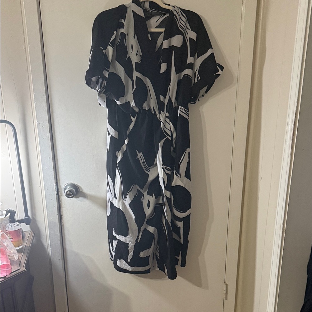 SHEIN Black and White Abstract Midi Dress
